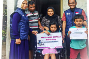 Penyaluran Sedekah Kursi Roda