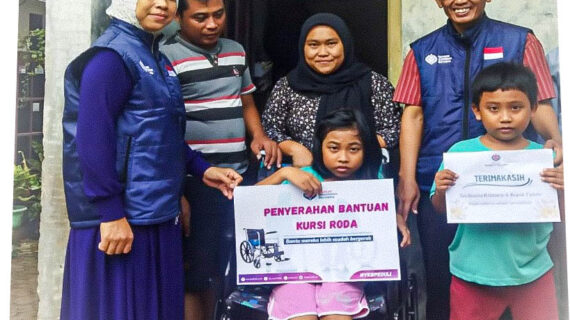 Penyaluran Sedekah Kursi Roda