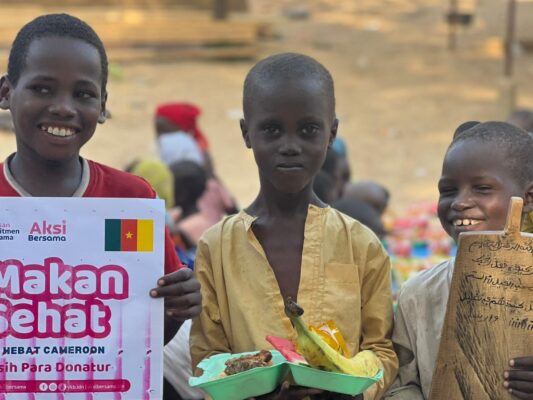 Kebahagiaan terpancar dari raut wajah anak anak di afrika