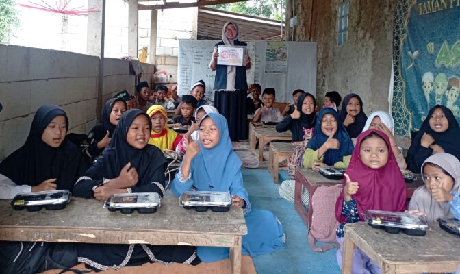 Berbagi Makan Sehat Di TPA Asyifa