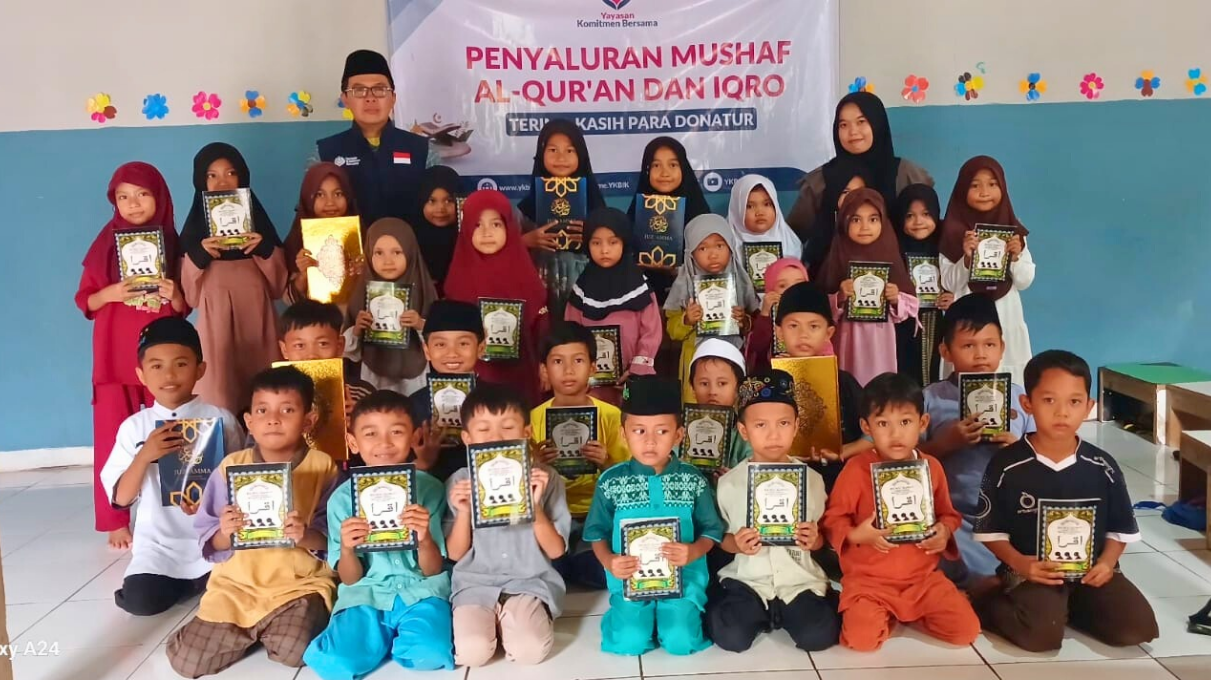 Yayasan komitmen bersama berbagi Alquran dan iqro