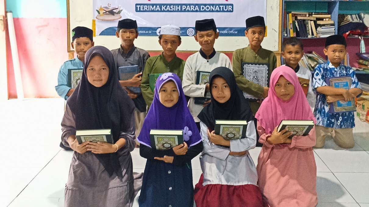 Penyaluran Al-Qur'an dan Iqro untuk TPA di pelosok