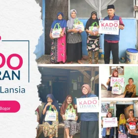Penyaluran Kado Lebaran Dhuafa Lansia di Kampung Cibeber