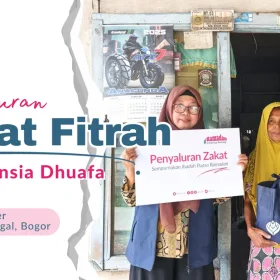 Penyaluran Zakat Fitrah untuk Lansia Dhuafa di Kampung Cibeber