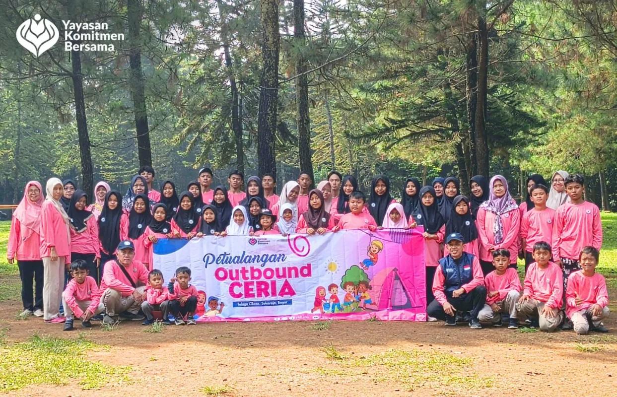 Anak-anak yatim yayasan komitmen bersama outbound ceria di Telaga Cikeas 